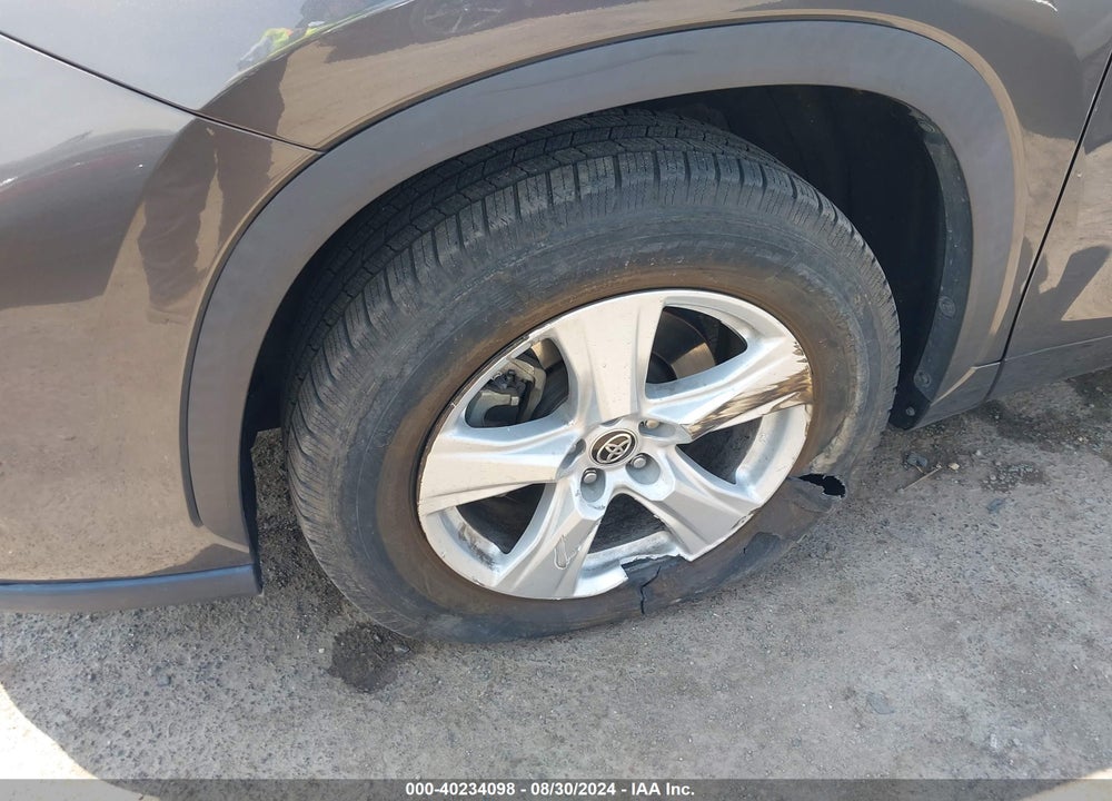 2020 TOYOTA HIGHLANDER LE VIN: 5TDZZRAHXLS026922