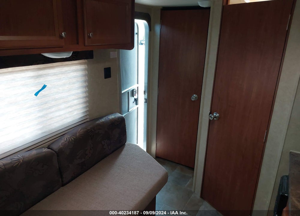 2014 JAYCO JFLIGHT VIN: 1UJBJ0AG0E17C0087