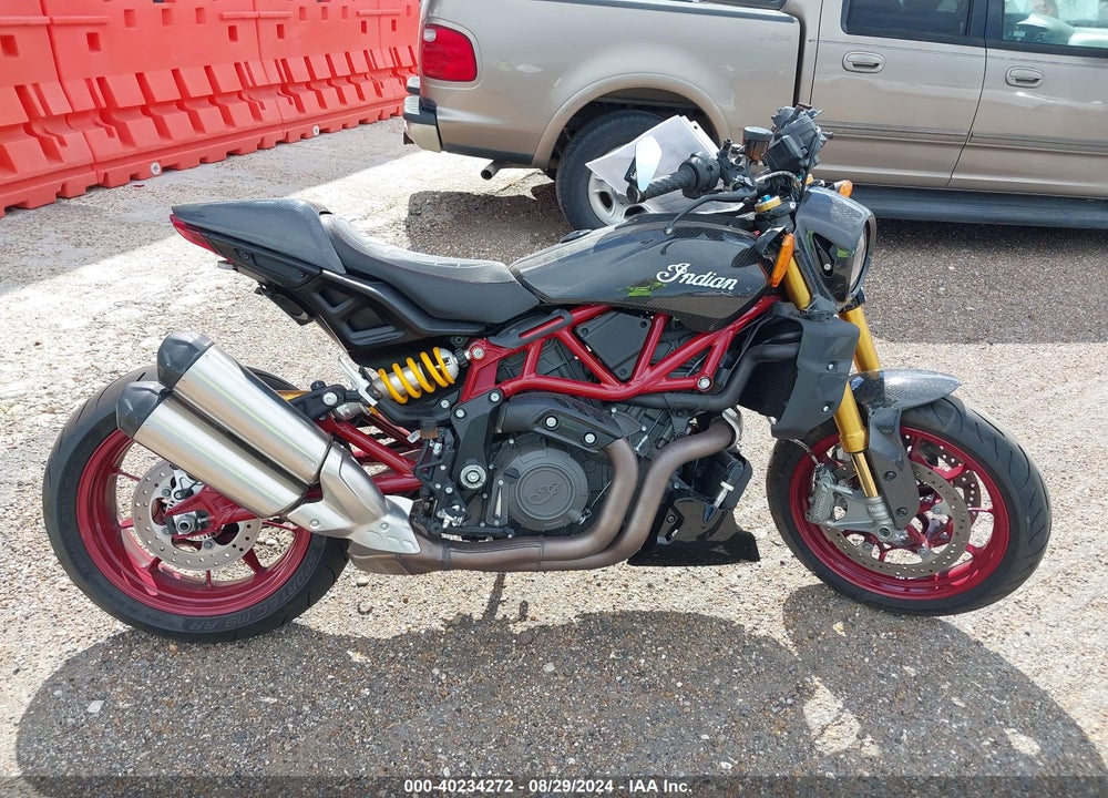 2024 INDIAN MOTORCYCLE CO. FTR R CARBON VIN: 56KRZR227R3015102