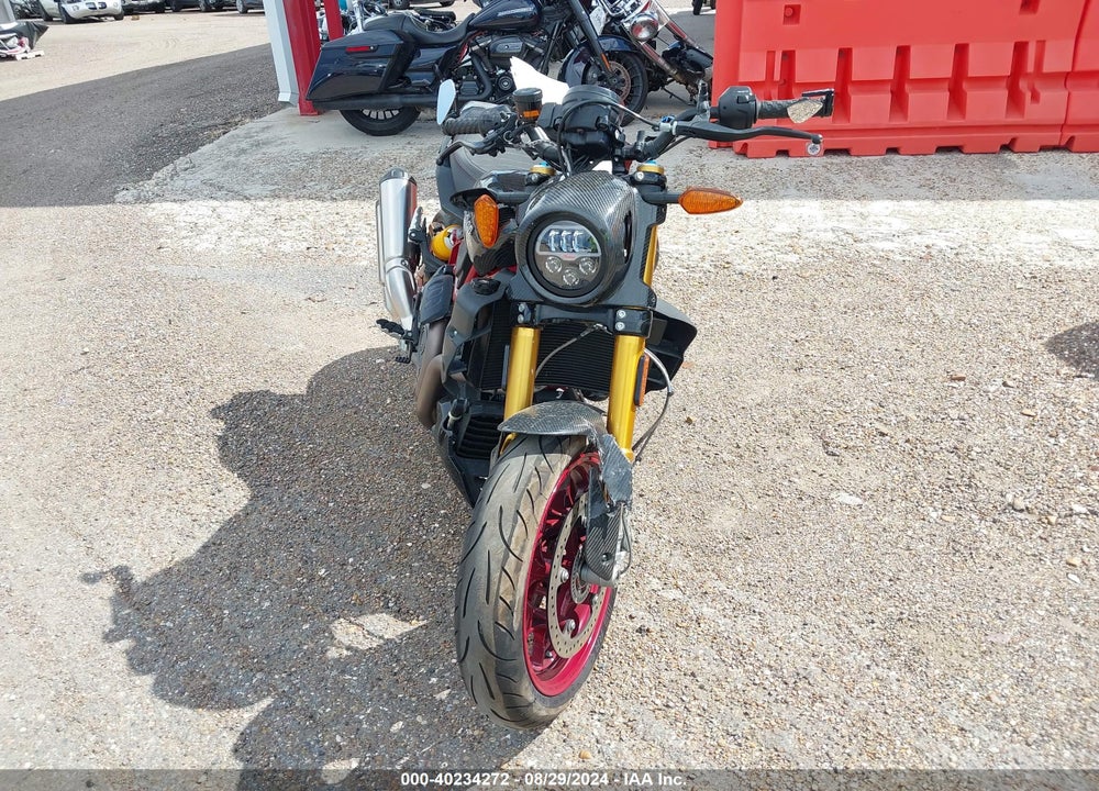 2024 INDIAN MOTORCYCLE CO. FTR R CARBON VIN: 56KRZR227R3015102