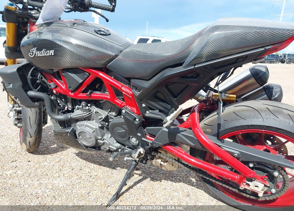 2024 INDIAN MOTORCYCLE CO. FTR R CARBON VIN: 56KRZR227R3015102