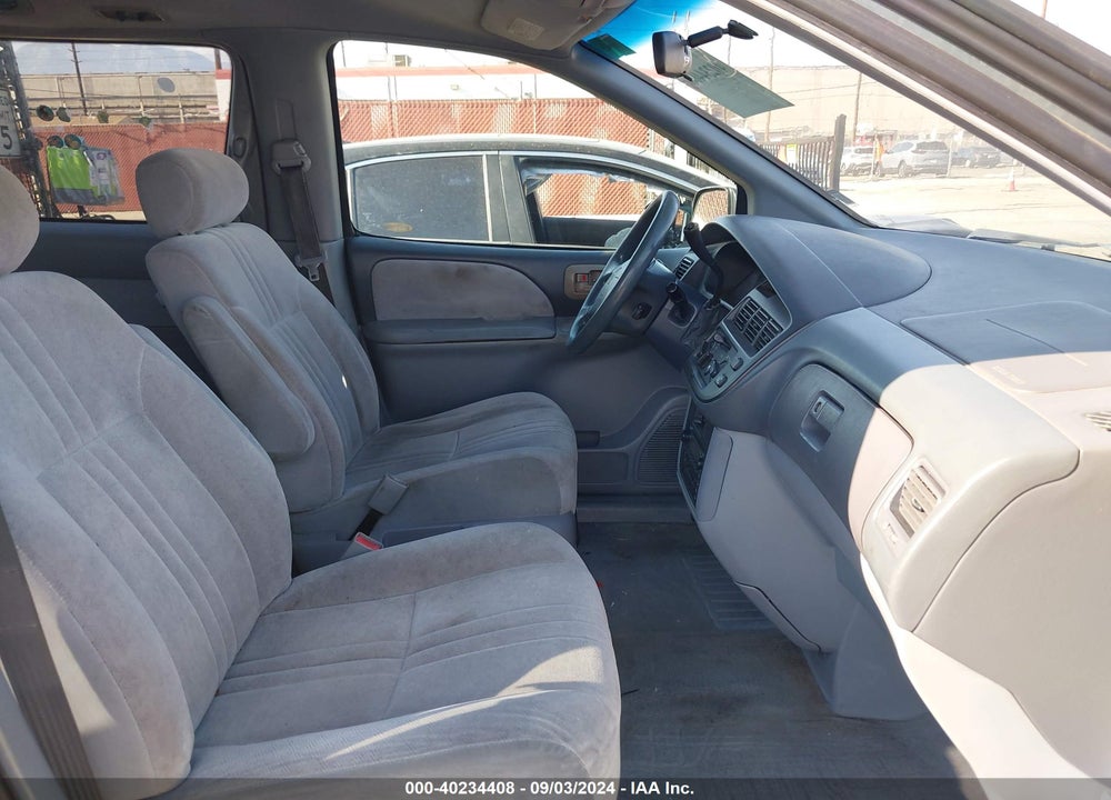 2000 TOYOTA SIENNA CE VIN: 4T3ZF19C1YU185613