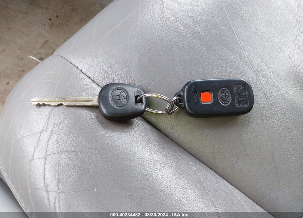 2005 TOYOTA CAMRY XLE V6 VIN: 4T1BF30K45U085348