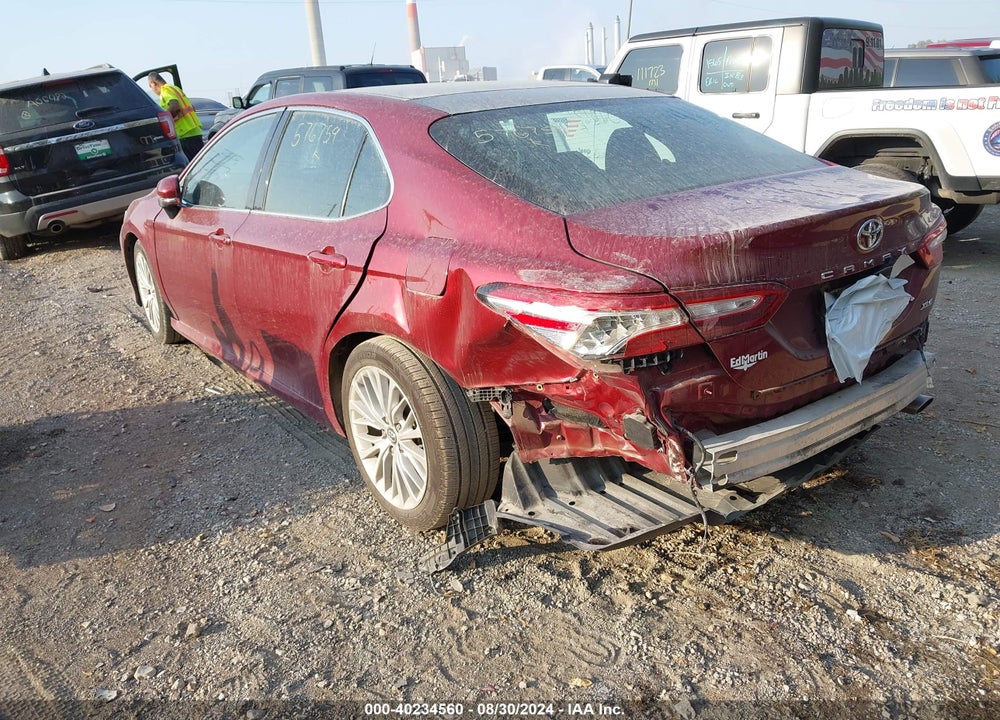 2018 TOYOTA CAMRY XLE VIN: 4T1B11HK2JU576759