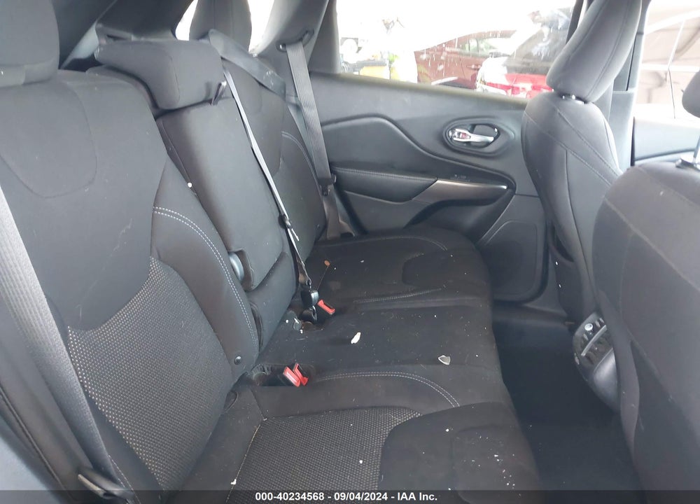 2019 JEEP CHEROKEE LATITUDE FWD VIN: 1C4PJLCB4KD439563