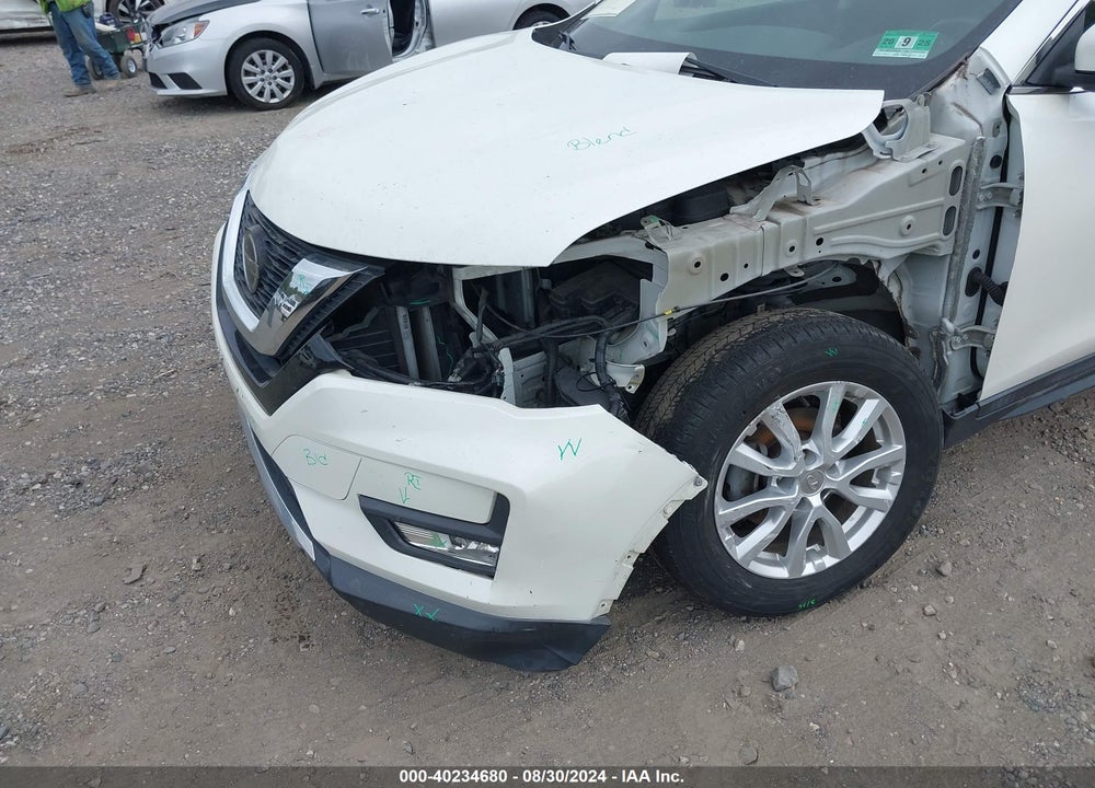 2018 NISSAN ROGUE SV VIN: 5N1AT2MV8JC714869