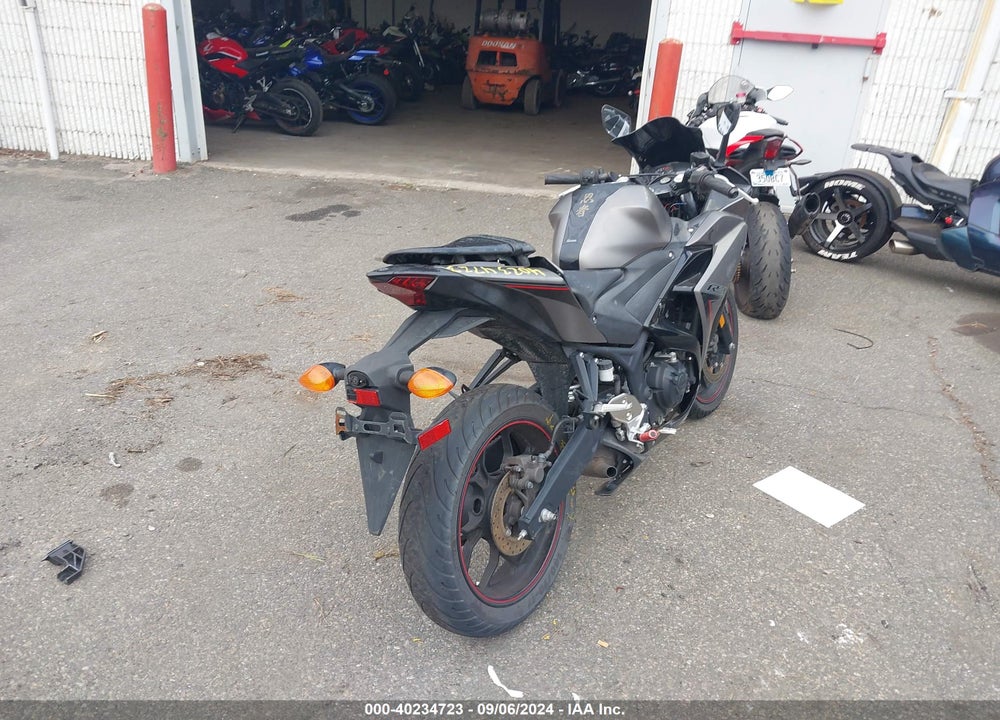 2016 YAMAHA YZFR3 VIN: MH3RH06Y4GK010835