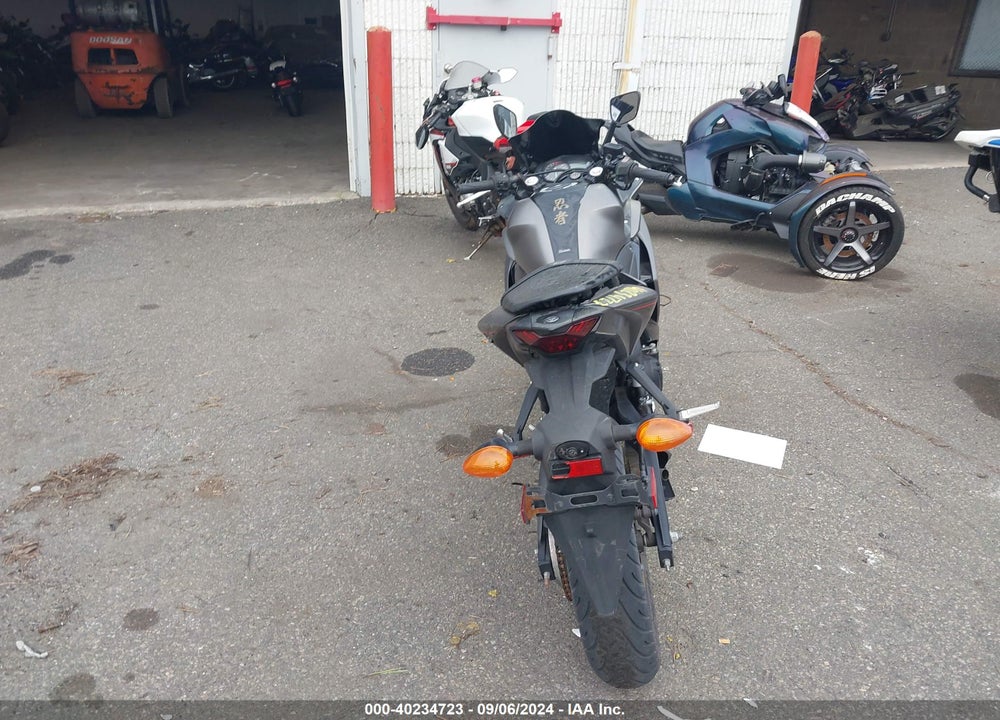2016 YAMAHA YZFR3 VIN: MH3RH06Y4GK010835