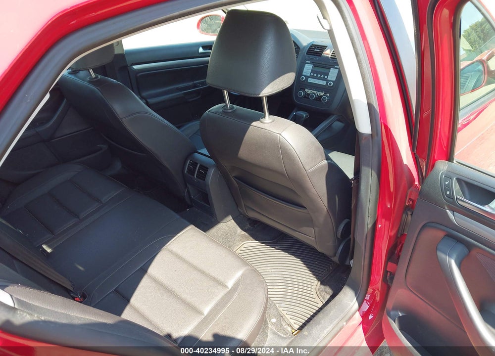 2010 VOLKSWAGEN JETTA VIN: 3VWAZ7AJ8AM164649