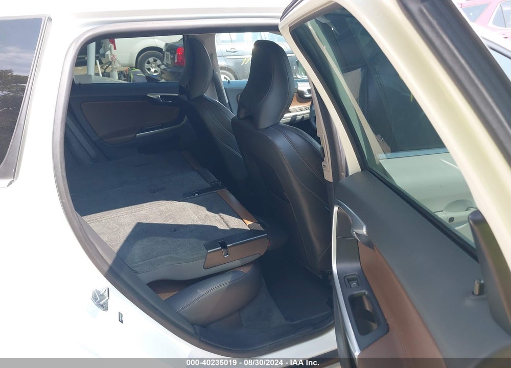 2017 VOLVO XC60 T5 DYNAMIC VIN: YV440MDR9H2225287