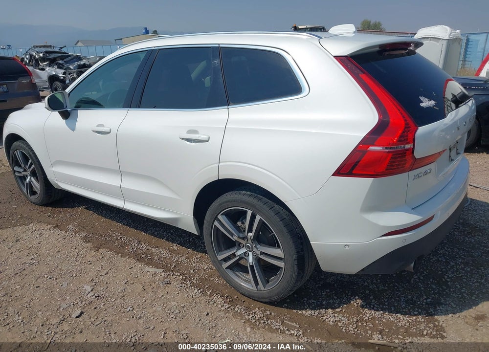 2018 VOLVO XC60 T5 MOMENTUM VIN: LYV102RK8JB122615