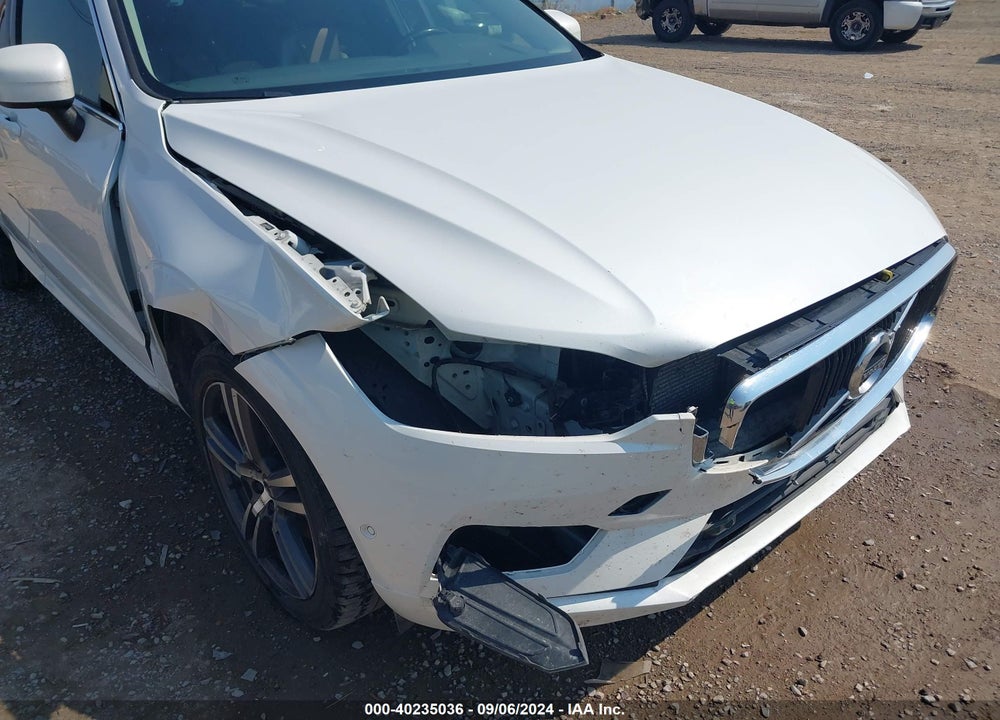 2018 VOLVO XC60 T5 MOMENTUM VIN: LYV102RK8JB122615