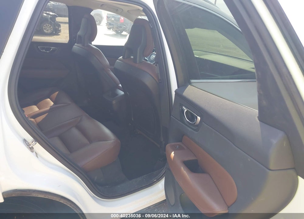 2018 VOLVO XC60 T5 MOMENTUM VIN: LYV102RK8JB122615