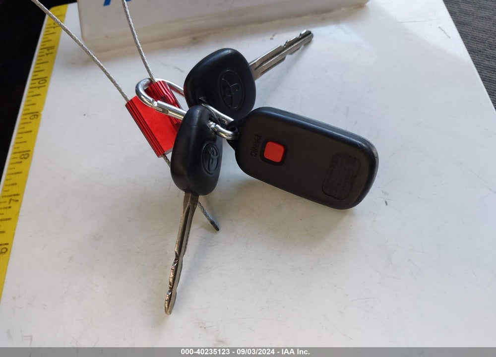 2005 TOYOTA COROLLA LE VIN: JTDBR32E852062508