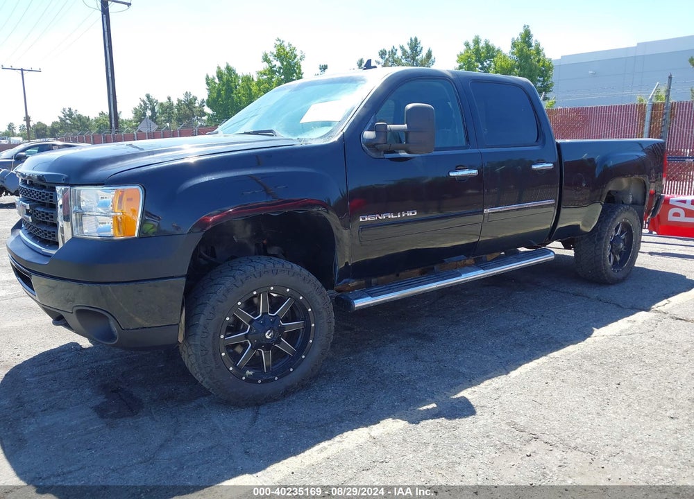 2011 GMC SIERRA 2500HD DENALI VIN: 1GT125C83BF145742