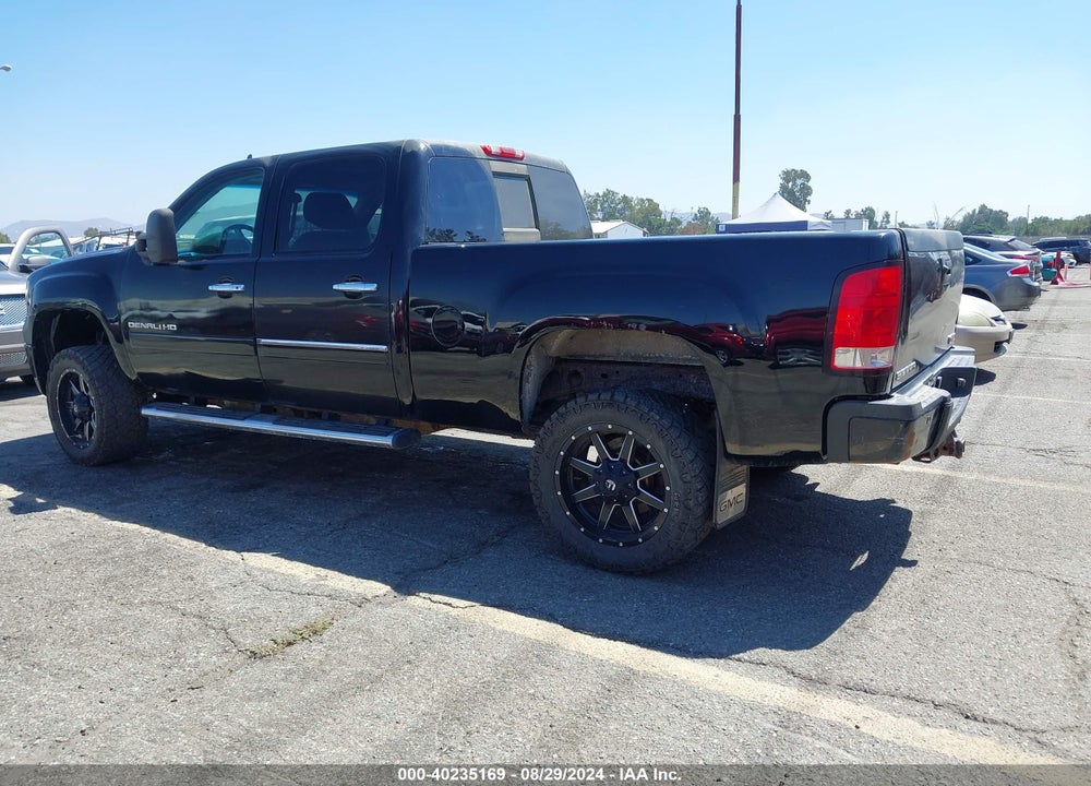 2011 GMC SIERRA 2500HD DENALI VIN: 1GT125C83BF145742