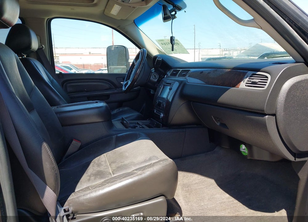 2011 GMC SIERRA 2500HD DENALI VIN: 1GT125C83BF145742
