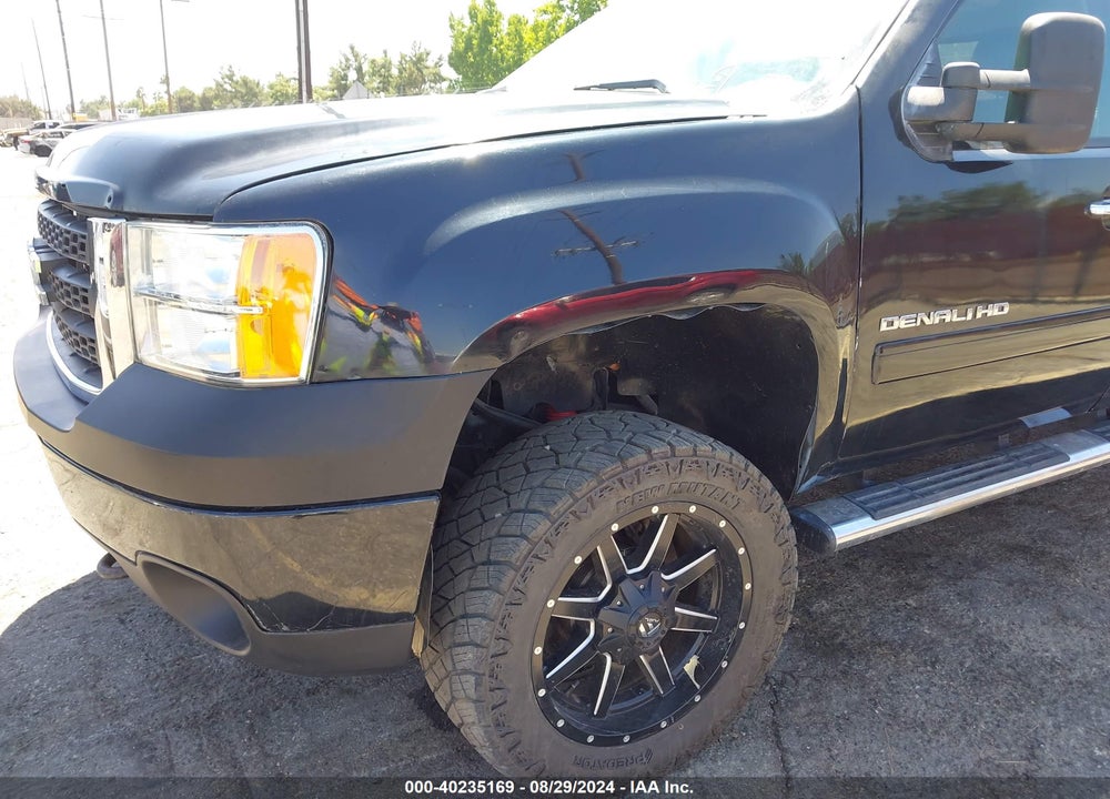 2011 GMC SIERRA 2500HD DENALI VIN: 1GT125C83BF145742