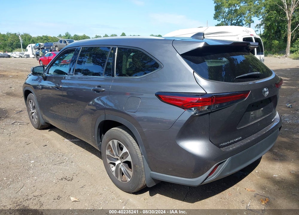 2022 TOYOTA HIGHLANDER XLE VIN: 5TDGZRBH0NS197025
