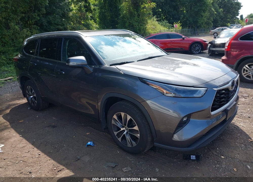 2022 TOYOTA HIGHLANDER XLE VIN: 5TDGZRBH0NS197025