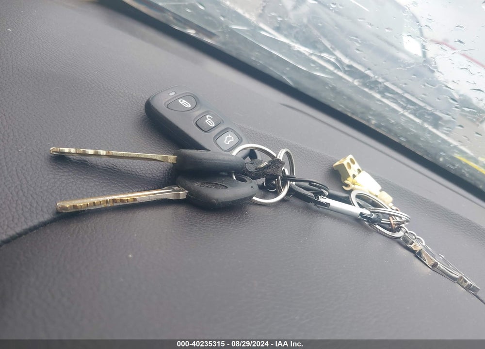 2013 HYUNDAI ELANTRA GLS VIN: 5NPDH4AE2DH332199