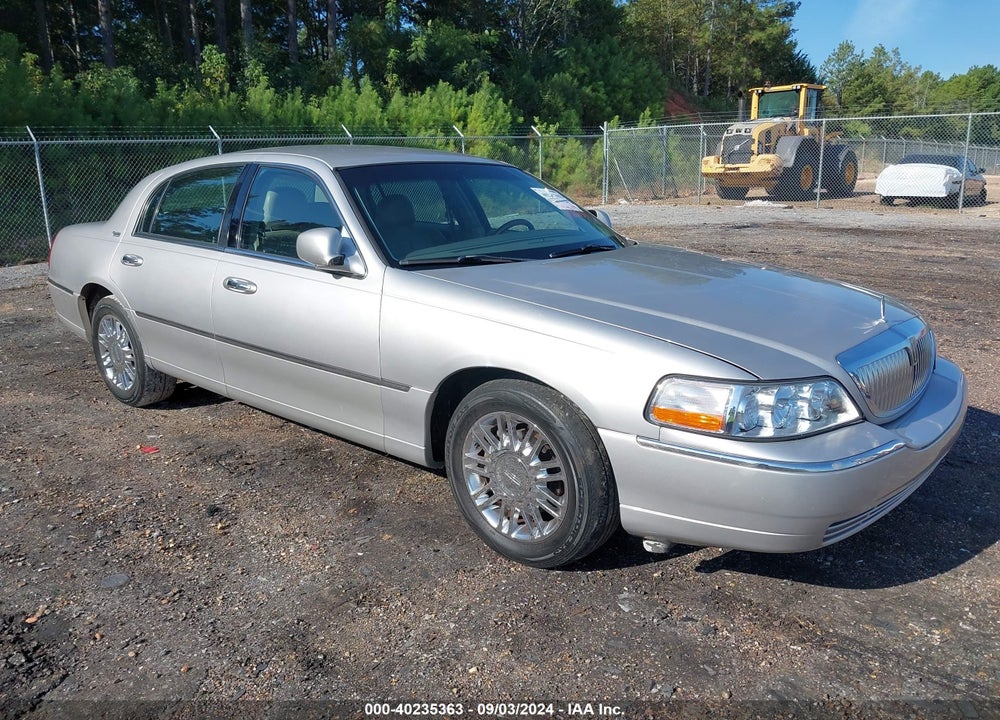 2009 LINCOLN TOWN CAR SIGNATURE LIMITED VIN: 2LNHM82VX9X636613