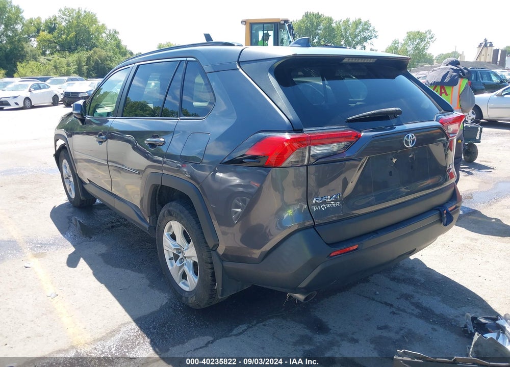 2019 TOYOTA RAV4 XLE VIN: JTMP1RFV2KD008194