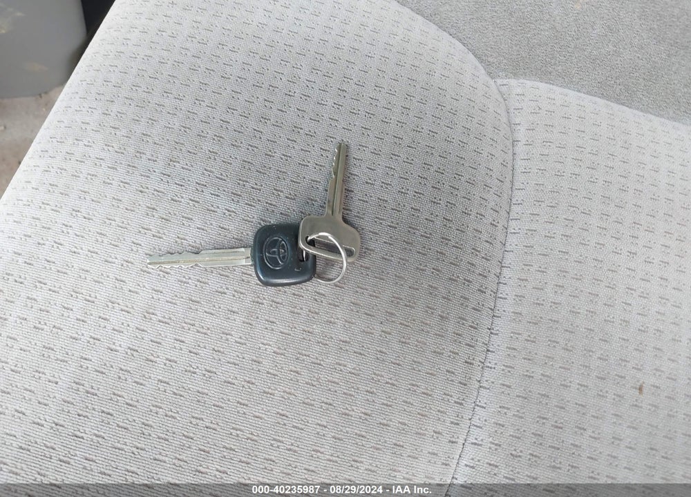2010 TOYOTA SIENNA CE VIN: 5TDKK4CC8AS298005