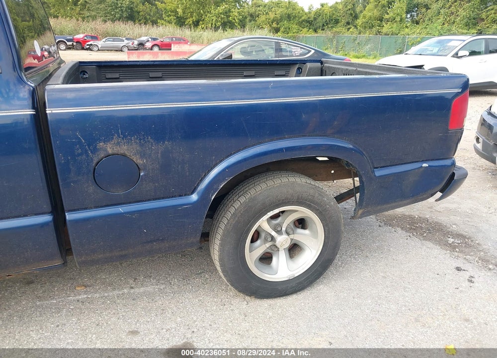 2002 CHEVROLET S-10 LS VIN: 1GCCS195X28142842