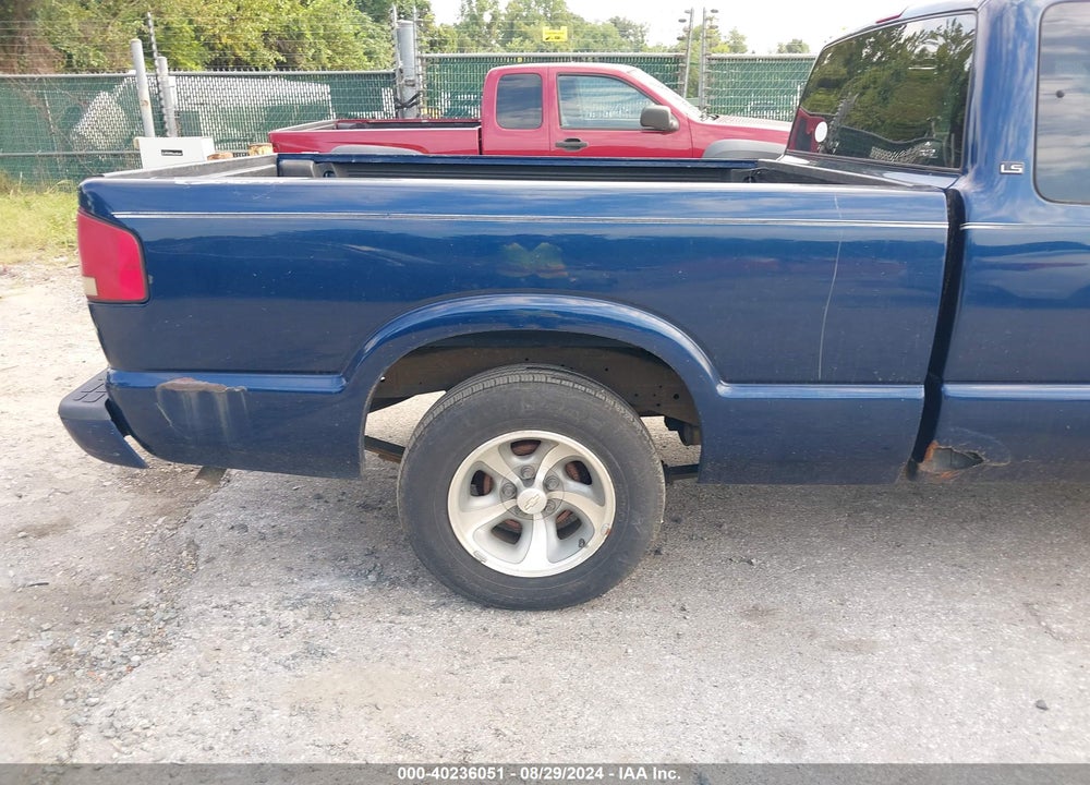 2002 CHEVROLET S-10 LS VIN: 1GCCS195X28142842