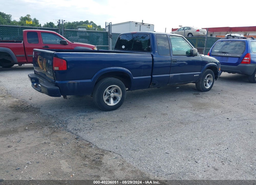 2002 CHEVROLET S-10 LS VIN: 1GCCS195X28142842