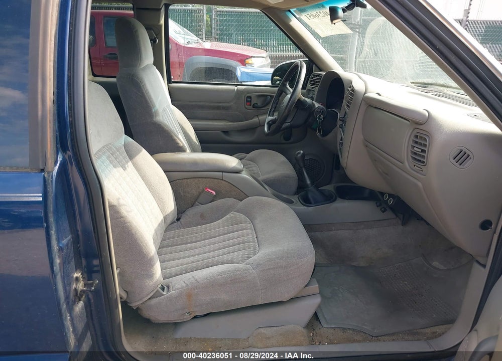 2002 CHEVROLET S-10 LS VIN: 1GCCS195X28142842