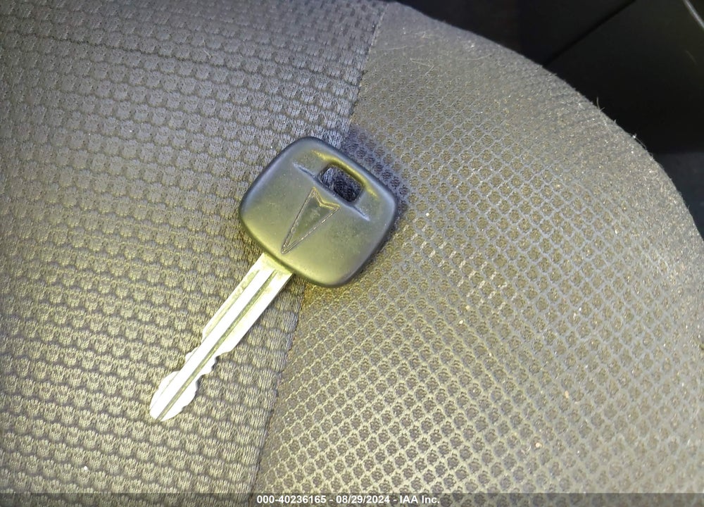2005 PONTIAC VIBE VIN: 5Y2SL638X5Z469233