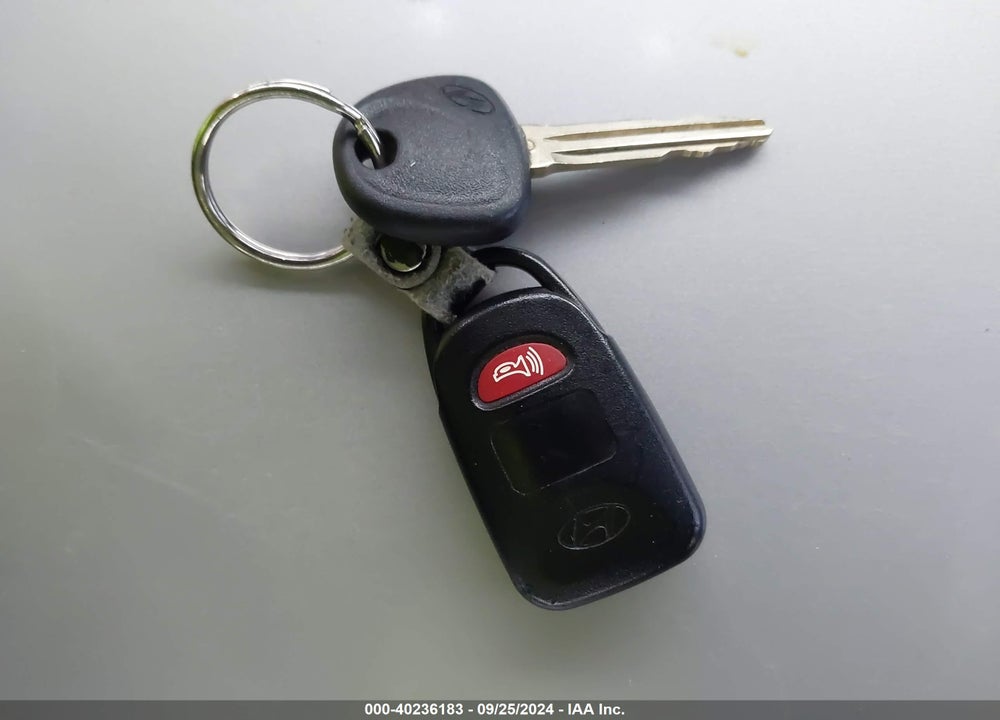 2013 HYUNDAI ELANTRA LIMITED VIN: 5NPDH4AE7DH169890