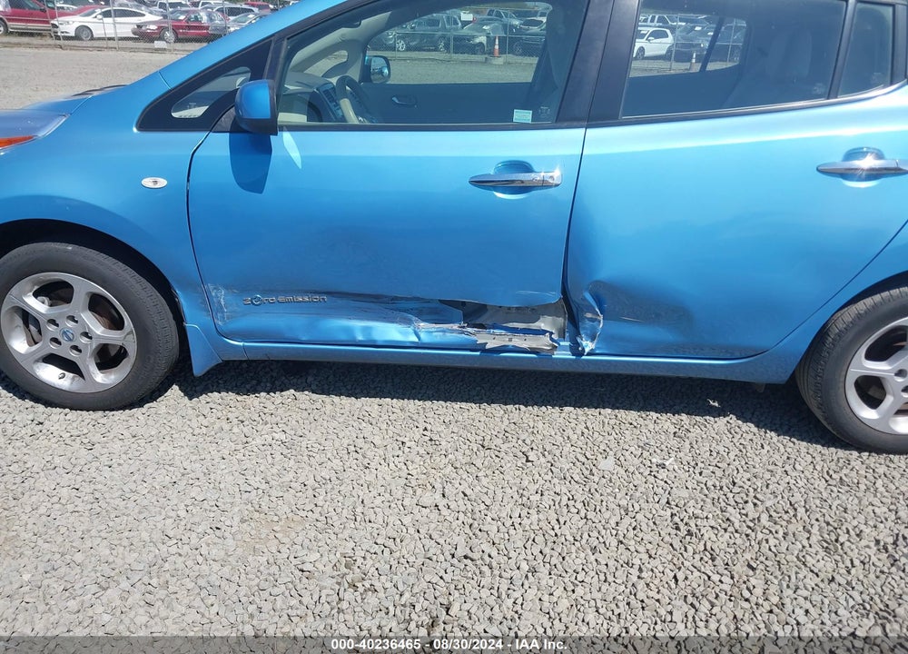 2011 NISSAN LEAF SL VIN: JN1AZ0CP3BT000968