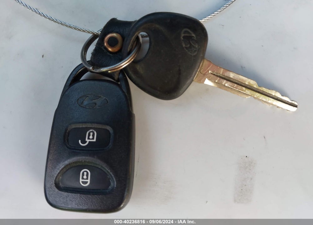 2011 HYUNDAI SANTA FE GLS VIN: 5XYZG3AB3BG071405