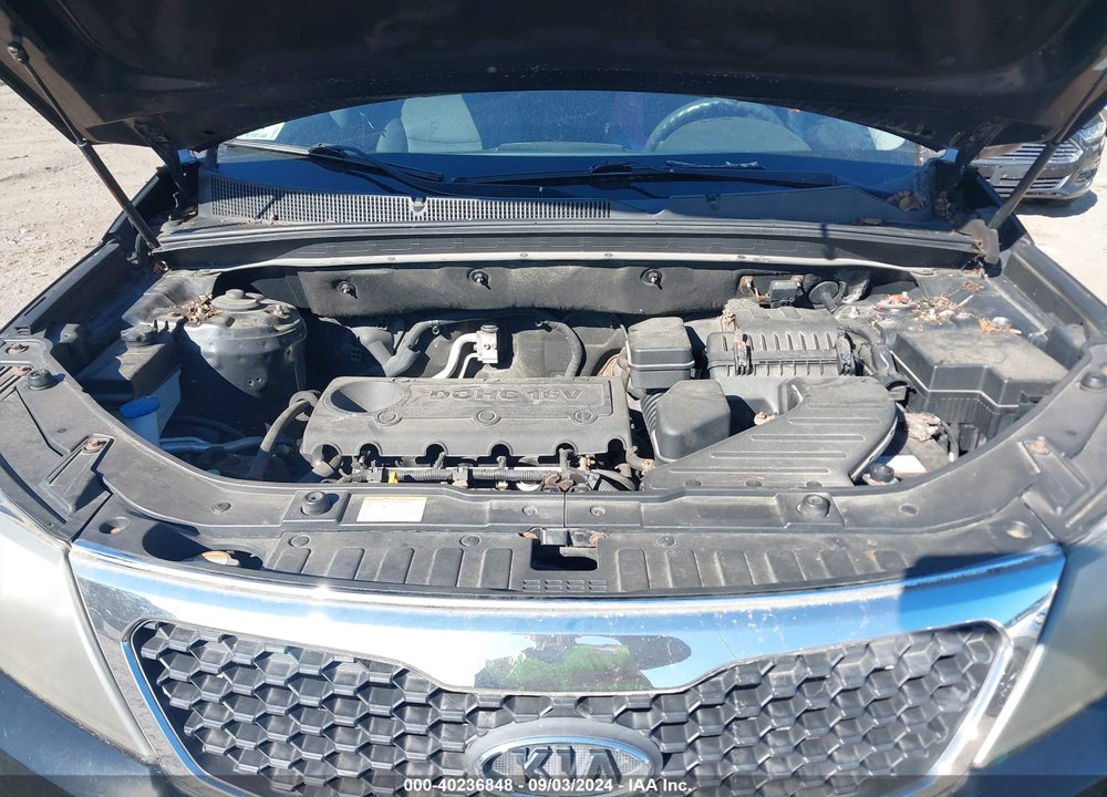 2011 KIA SORENTO LX VIN: 5XYKTDA10BG141212
