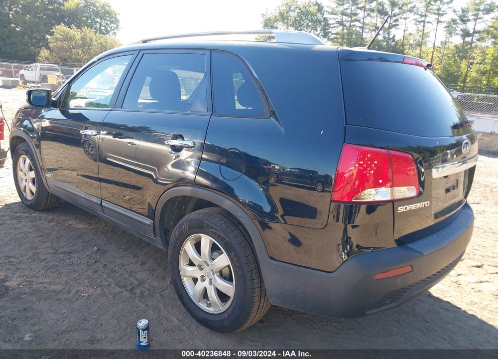 2011 KIA SORENTO LX VIN: 5XYKTDA10BG141212