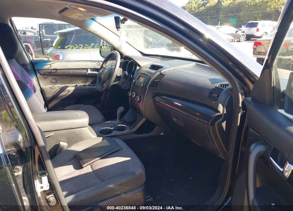 2011 KIA SORENTO LX VIN: 5XYKTDA10BG141212