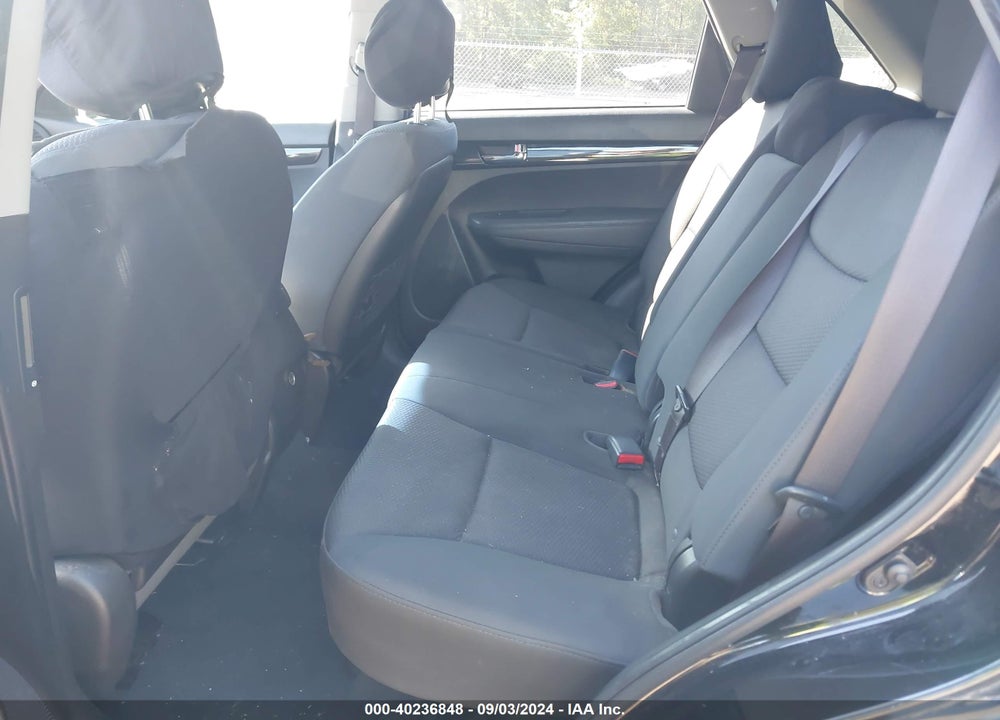 2011 KIA SORENTO LX VIN: 5XYKTDA10BG141212