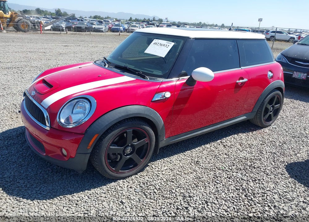 2008 MINI COOPER S VIN: WMWMF73558TV35896