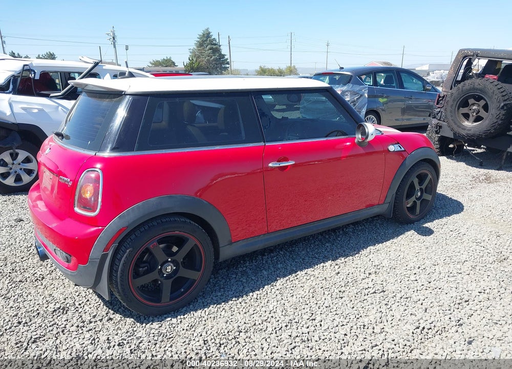2008 MINI COOPER S VIN: WMWMF73558TV35896