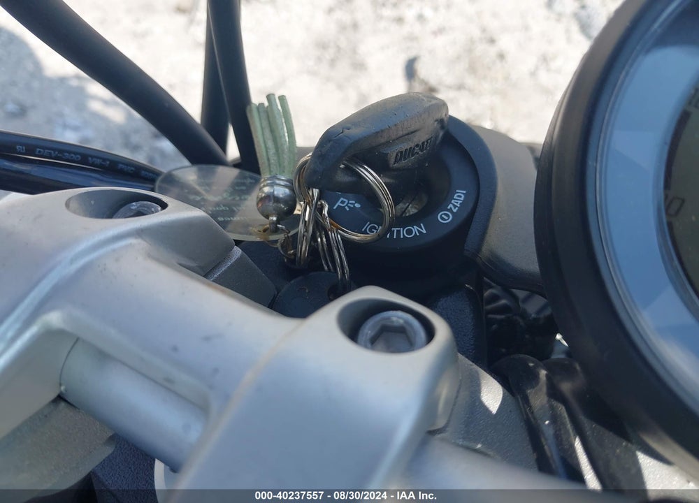 2016 DUCATI SCRAMBLER VIN: ML015AXG4GT000834