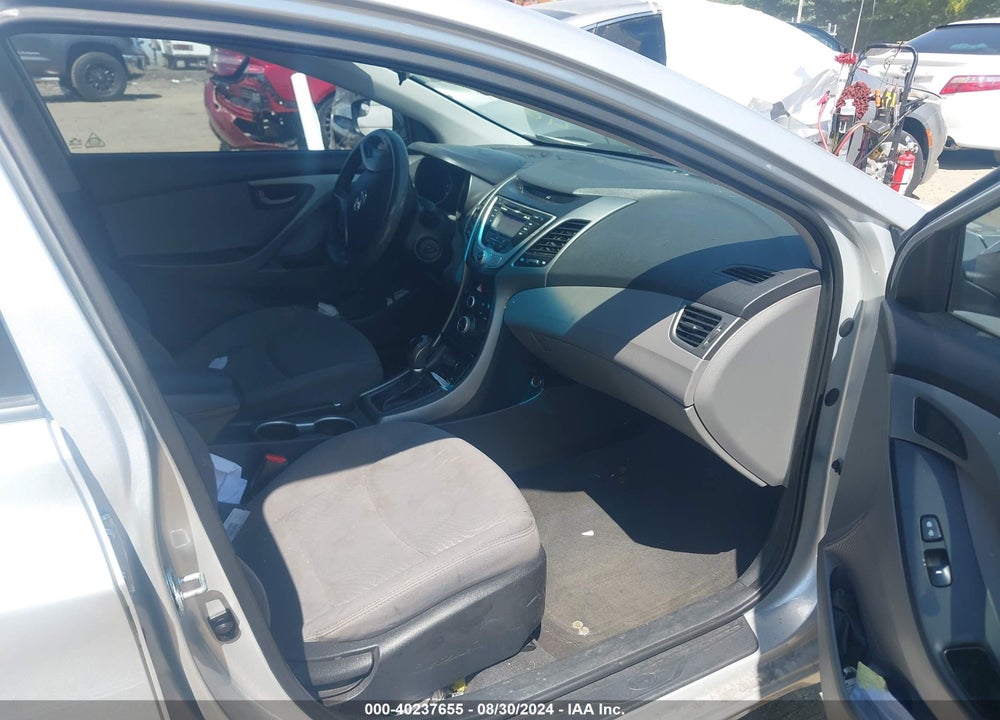 2015 HYUNDAI ELANTRA SE VIN: 5NPDH4AE9FH564270
