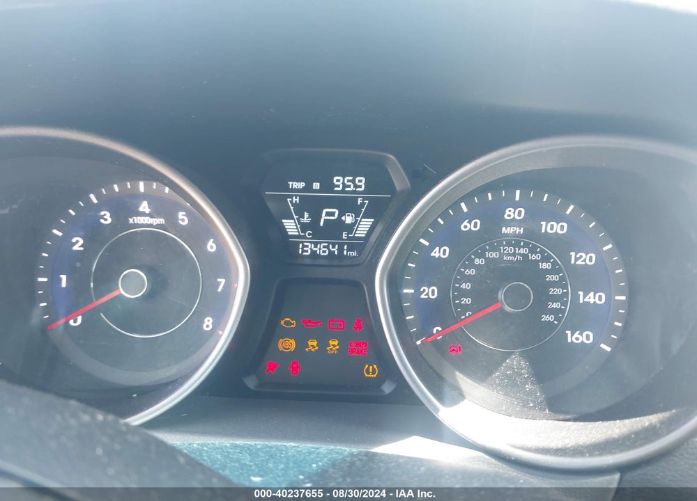 2015 HYUNDAI ELANTRA SE VIN: 5NPDH4AE9FH564270