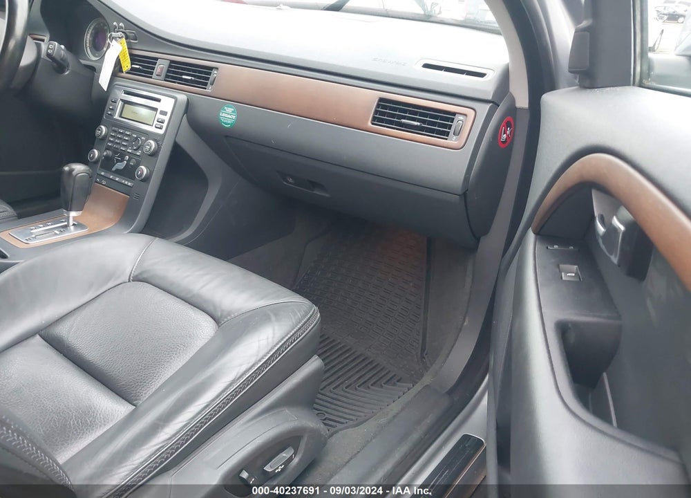 2010 VOLVO XC70 3.2 VIN: YV4982BZ0A1084031