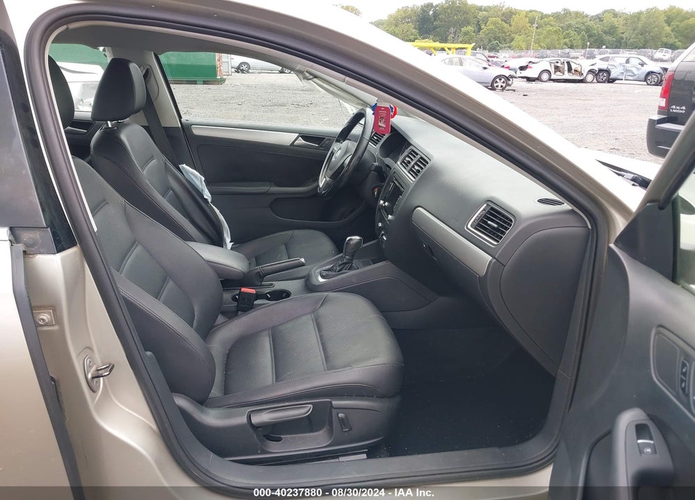 2013 VOLKSWAGEN JETTA 2.5L SE VIN: 3VWDP7AJXDM215558