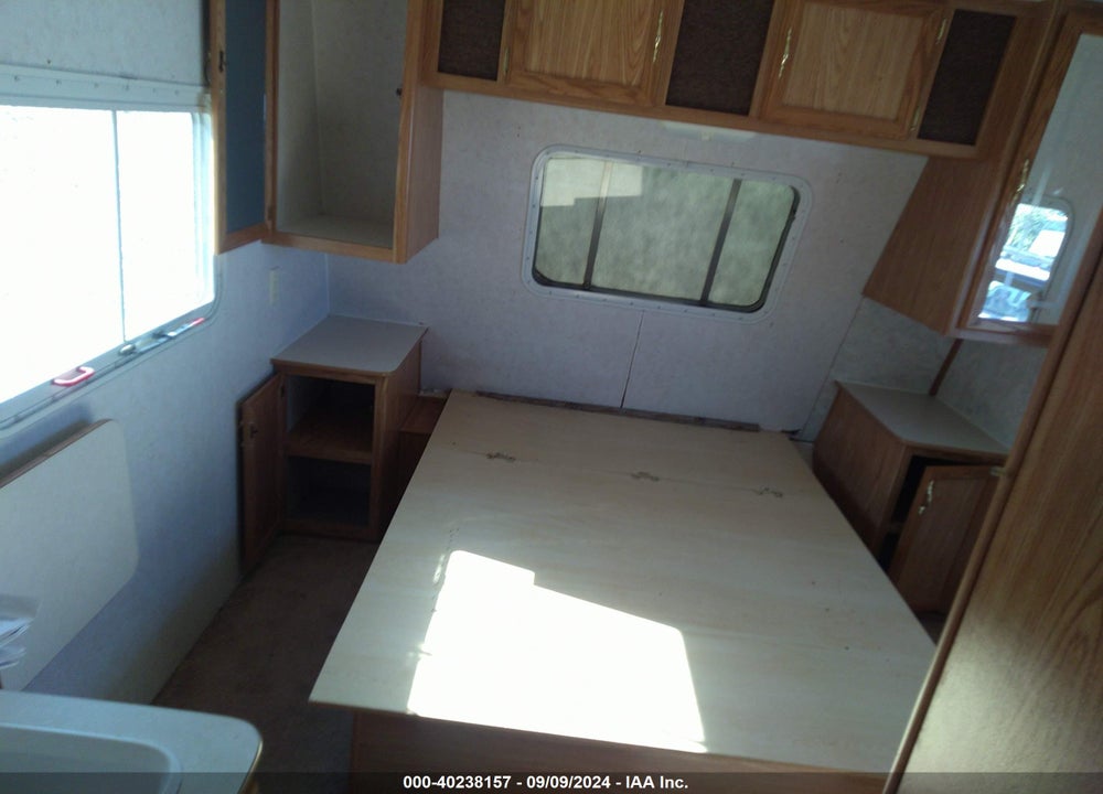 1999 DUTCH HOUSING 26 WHITE VIN: 47CT20M25XM100485