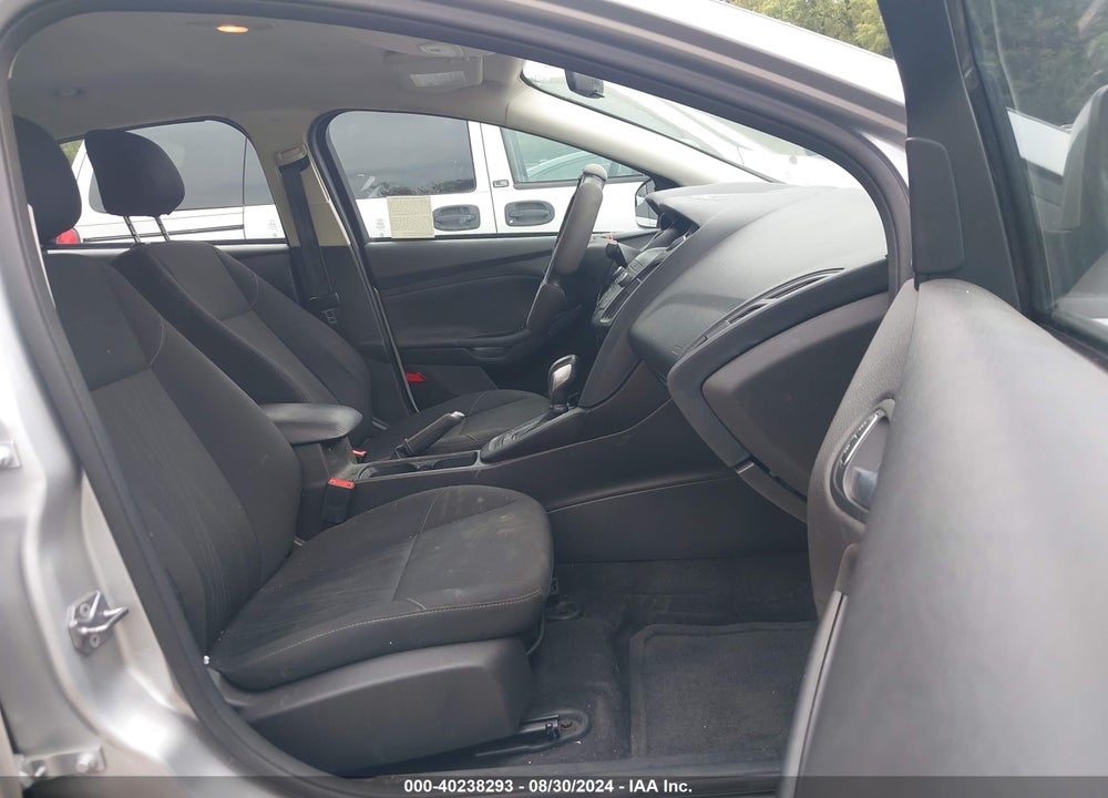 2018 FORD FOCUS SE VIN: 1FADP3F2XJL273332