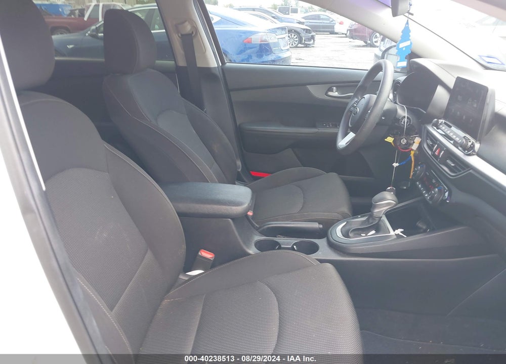 2019 KIA FORTE LXS VIN: 3KPF24AD2KE069070